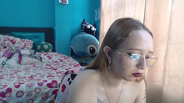 Snapshot of Liaroberts1 chatting on March 2025 12:02:02 PM Liaroberts1 online show from March 2025 12:02:02 PM