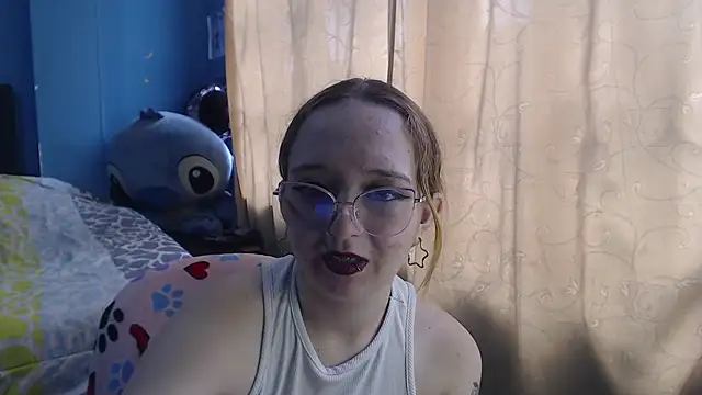Snapshot of Liaroberts1 chatting on March 2025 03:07:01 PM Liaroberts1 online show from March 2025 03:07:01 PM