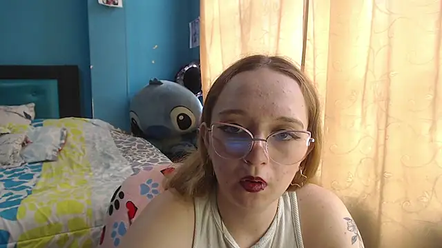 Snapshot of Liaroberts1 chatting on March 2025 06:11:02 PM Liaroberts1 online show from March 2025 06:11:02 PM