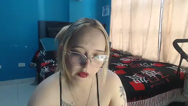 Snapshot of Liaroberts1 chatting on September 2025 11:56:02 AM Liaroberts1 online show from September 2025 11:56:02 AM