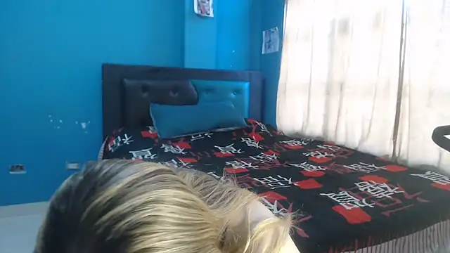 Liaroberts1 online show from November 2025 12:16:02 PM