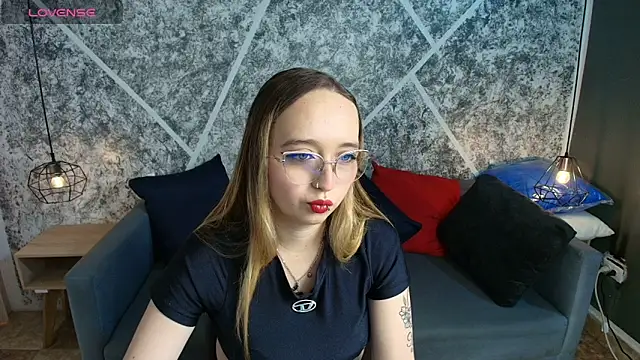 Liaroberts1 online show from June 2026 02:01:01 PM