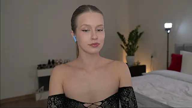ella twinkl online show from May 2026 06:46:02 PM