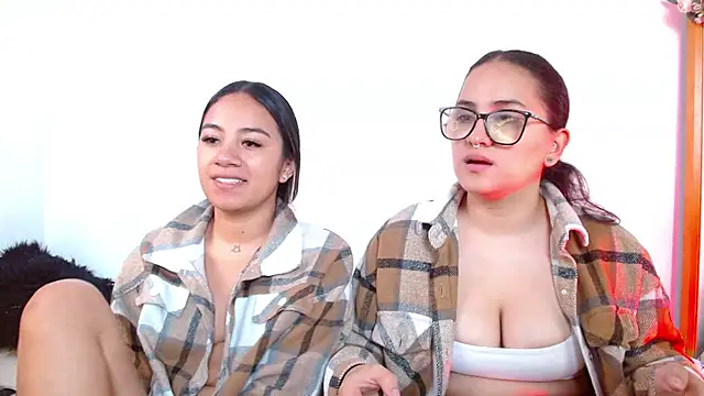 Snapshot of Jules_n_Gia chatting on December 2024 03:02:01 PM Jules n Gia online show from December 2024 03:02:01 PM