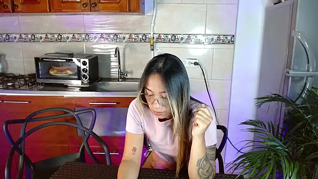 Snapshot of Jules_n_Gia chatting on January 2025 02:06:01 PM Jules n Gia online show from January 2025 02:06:01 PM