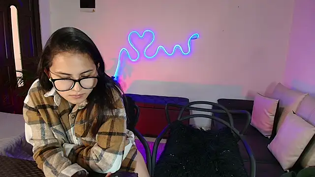 Snapshot of Jules_n_Gia chatting on January 2025 03:54:02 PM Jules n Gia online show from January 2025 03:54:02 PM