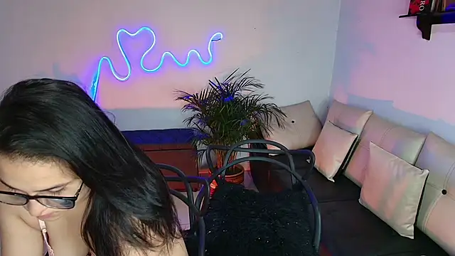 Snapshot of Jules_n_Gia chatting on February 2025 07:57:02 PM Jules n Gia online show from February 2025 07:57:02 PM