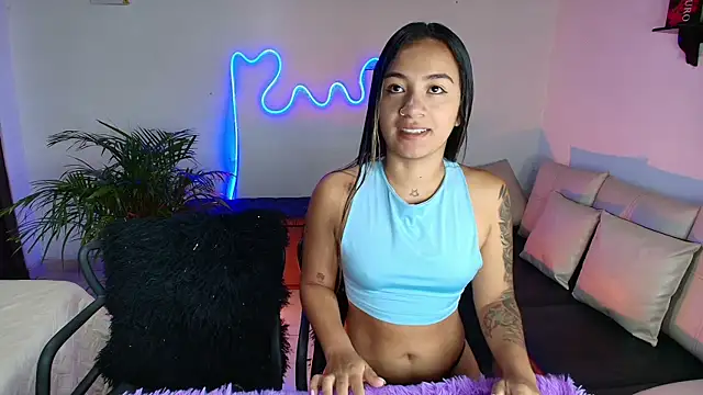 Snapshot of Jules_n_Gia chatting on February 2025 01:44:01 PM Jules n Gia online show from February 2025 01:44:01 PM