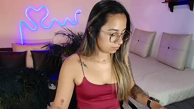 Snapshot of Jules_n_Gia chatting on February 2025 03:00:02 AM Jules n Gia online show from February 2025 03:00:02 AM