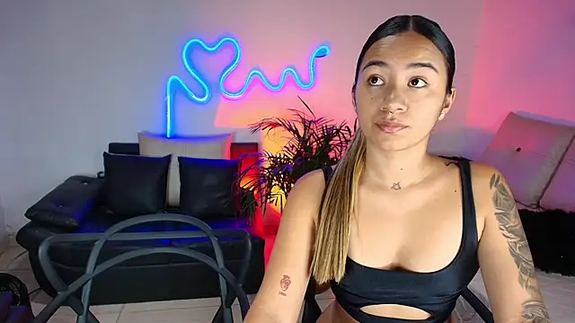 Snapshot of Jules_n_Gia chatting on February 2025 08:58:01 PM Jules n Gia online show from February 2025 08:58:01 PM