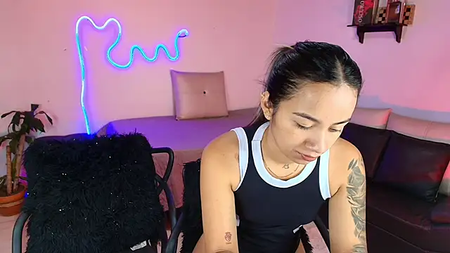 Snapshot of Jules_n_Gia chatting on February 2025 05:13:02 PM Jules n Gia online show from February 2025 05:13:02 PM