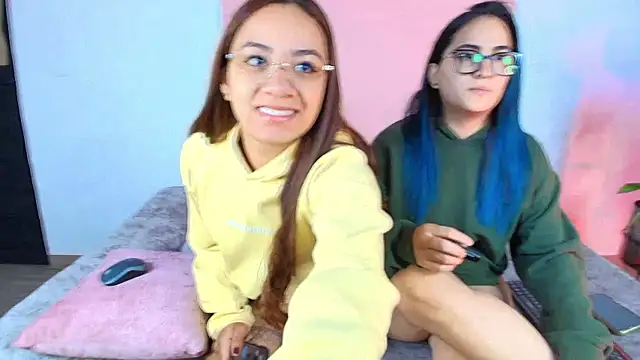 Snapshot of Jules_n_Gia chatting on September 2025 10:20:02 AM Jules n Gia online show from September 2025 10:20:02 AM