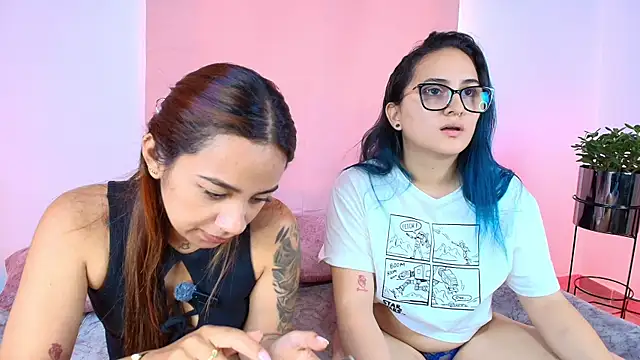 Snapshot of Jules_n_Gia chatting on October 2025 06:54:02 PM Jules n Gia online show from October 2025 06:54:02 PM