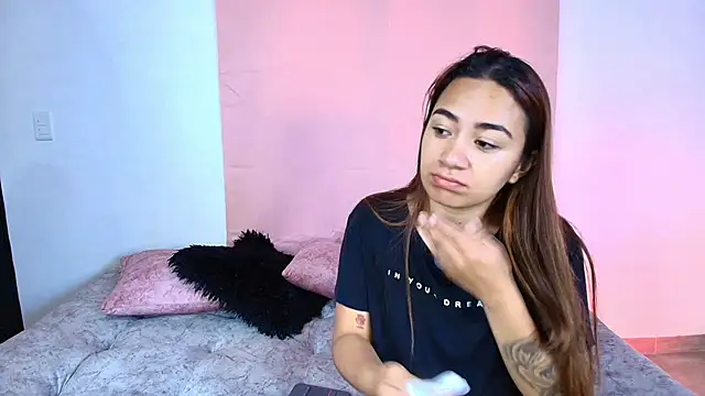 Snapshot of Jules_n_Gia chatting on November 2025 02:19:01 PM Jules n Gia online show from November 2025 02:19:01 PM