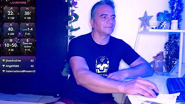 Snapshot of golden_punisher chatting on December 2024 08:32:02 AM golden punisher online show from December 2024 08:32:02 AM