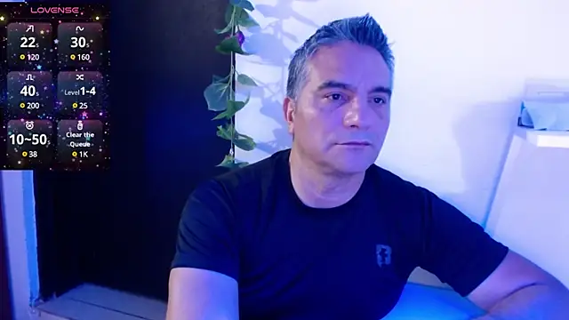 Snapshot of golden_punisher chatting on January 2025 05:40:02 AM golden punisher online show from January 2025 05:40:02 AM