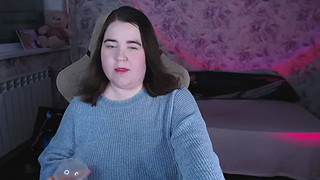 Estelle Hicks online show from May 2026 06:47:01 PM