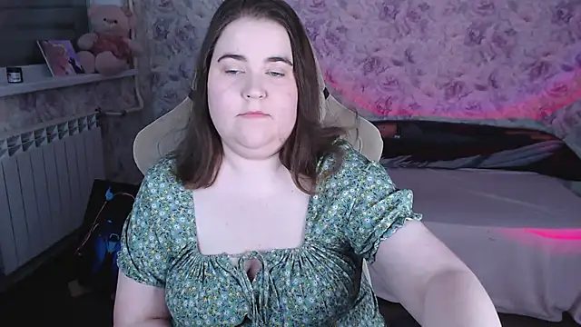 Estelle Hicks online show from May 2026 06:46:01 PM