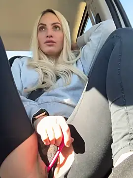 Snapshot of AmaliaMarkova_ chatting on February 2025 06:26:02 PM AmaliaMarkova online show from February 2025 06:26:02 PM