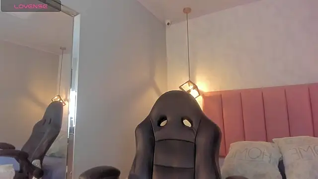 SUNNYCYRUS online show from January 2026 12:43:02 PM