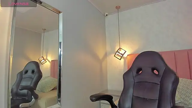 SUNNYCYRUS online show from March 2026 12:42:02 PM