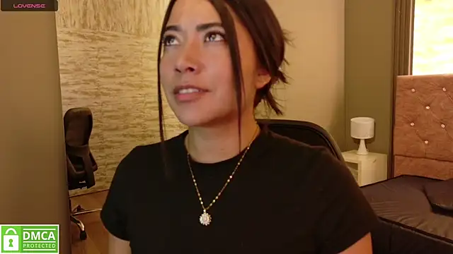 Snapshot of Susy_thomson chatting on September 2025 09:29:02 PM Susy thomson online show from September 2025 09:29:02 PM