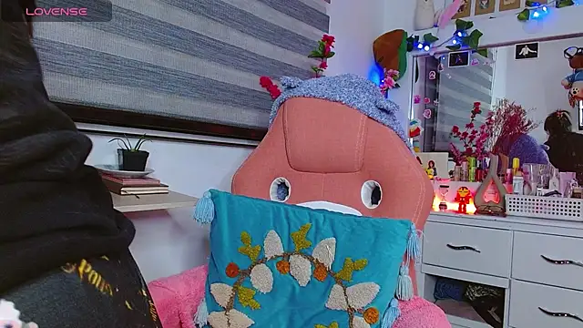 Snapshot of Littlerouse_ chatting on January 2025 02:02:01 AM Littlerouse online show from January 2025 02:02:01 AM