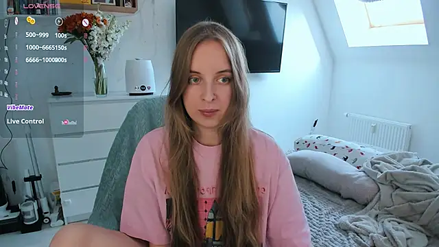 Snapshot of violet_blue_eyes chatting on April 2026 01:34:01 PM violet blue eyes online show from April 2026 01:34:01 PM