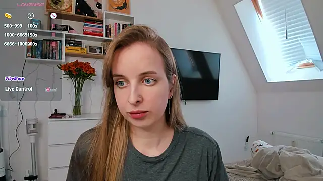 Snapshot of violet_blue_eyes chatting on April 2026 01:27:01 PM violet blue eyes online show from April 2026 01:27:01 PM