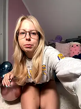 Livewithlucy online show from September 2025 09:33:01 AM