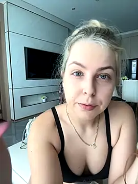 Livewithlucy online show from October 2025 03:38:02 AM