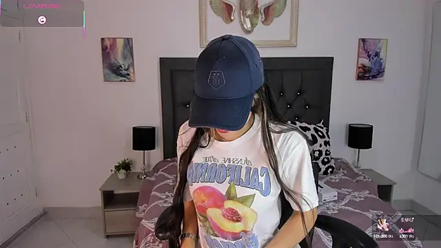 Snapshot of manu_lara chatting on October 2025 11:52:02 AM manu lara online show from October 2025 11:52:02 AM