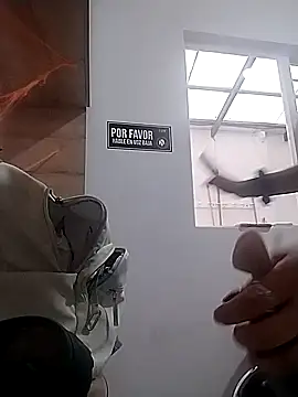 Snapshot of manu_lara chatting on October 2025 01:47:02 PM manu lara online show from October 2025 01:47:02 PM