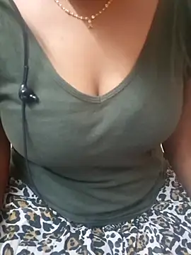 Snapshot of Janavi-janu chatting on November 2025 05:35:01 PM Janavi-janu online show from November 2025 05:35:01 PM