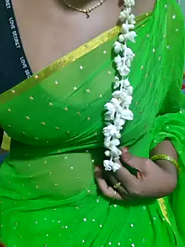 Snapshot of Janavi-janu chatting on November 2025 09:35:02 PM Janavi-janu online show from November 2025 09:35:02 PM