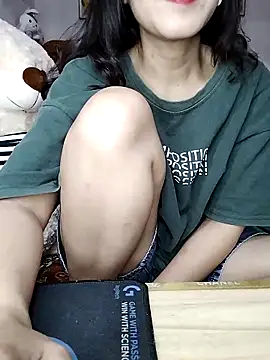 Snapshot of cream1299 chatting on May 2026 01:17:01 PM cream1299 online show from May 2026 01:17:01 PM