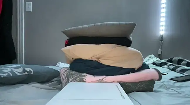 CollageBottomBoi2003 online show from February 2025 02:07:02 AM