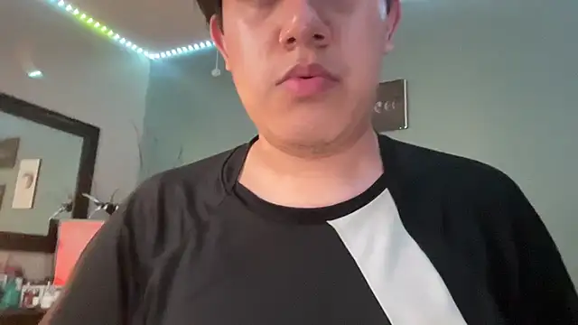 CollageBottomBoi2003 online show from February 2026 09:52:01 PM