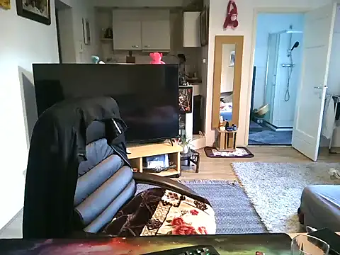 Snapshot of mihaimichael chatting on March 2025 04:21:02 PM mihaimichael online show from March 2025 04:21:02 PM