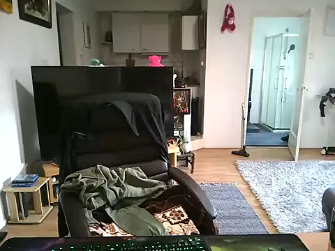 Snapshot of mihaimichael chatting on March 2025 10:46:02 AM mihaimichael online show from March 2025 10:46:02 AM