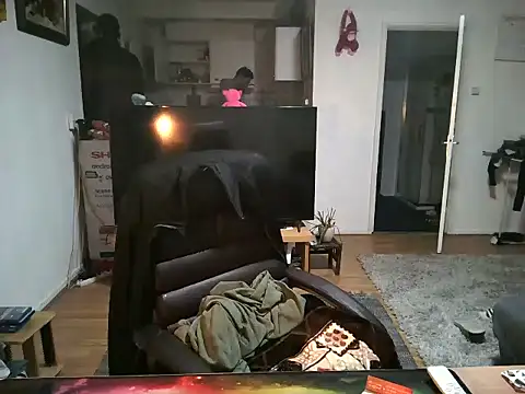 Snapshot of mihaimichael chatting on March 2025 08:15:02 PM mihaimichael online show from March 2025 08:15:02 PM