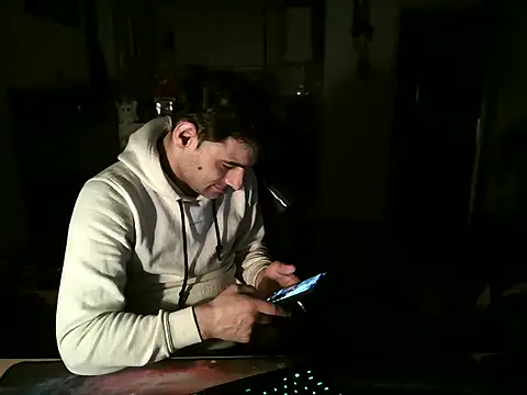 Snapshot of mihaimichael chatting on March 2025 09:48:01 PM mihaimichael online show from March 2025 09:48:01 PM