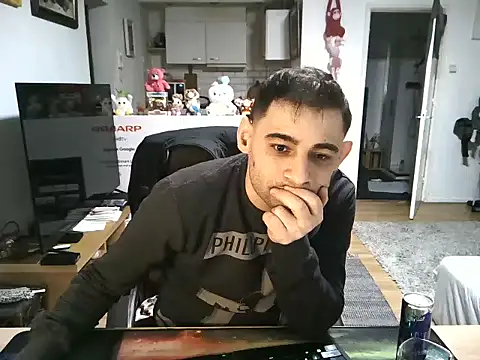 Snapshot of mihaimichael chatting on March 2025 11:02:01 PM mihaimichael online show from March 2025 11:02:01 PM