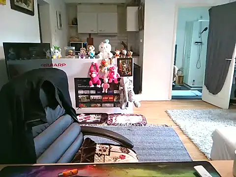 Snapshot of mihaimichael chatting on March 2025 07:55:02 AM mihaimichael online show from March 2025 07:55:02 AM