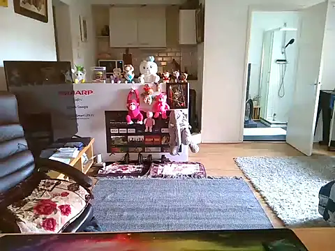 Snapshot of mihaimichael chatting on March 2025 11:01:02 AM mihaimichael online show from March 2025 11:01:02 AM