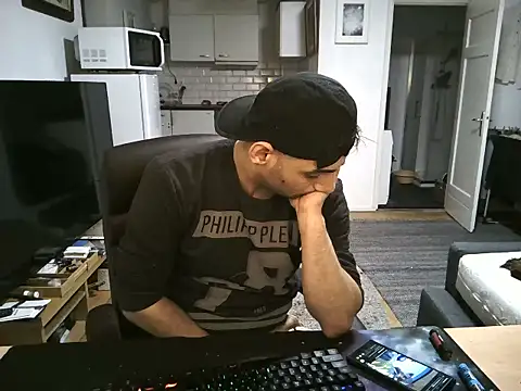 Snapshot of mihaimichael chatting on September 2025 09:15:01 PM mihaimichael online show from September 2025 09:15:01 PM