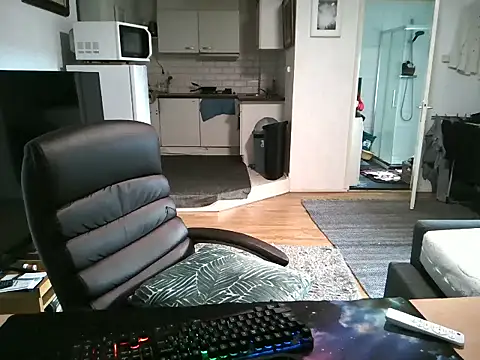 Snapshot of mihaimichael chatting on September 2025 04:18:01 PM mihaimichael online show from September 2025 04:18:01 PM