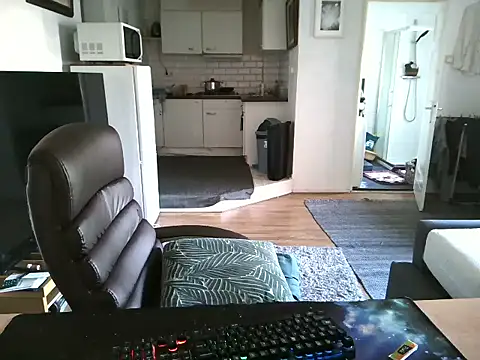 Snapshot of mihaimichael chatting on September 2025 01:11:02 PM mihaimichael online show from September 2025 01:11:02 PM