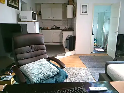 Snapshot of mihaimichael chatting on September 2025 01:22:01 PM mihaimichael online show from September 2025 01:22:01 PM