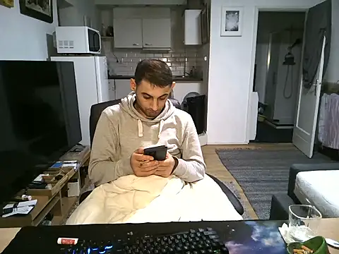 Snapshot of mihaimichael chatting on September 2025 01:38:02 AM mihaimichael online show from September 2025 01:38:02 AM